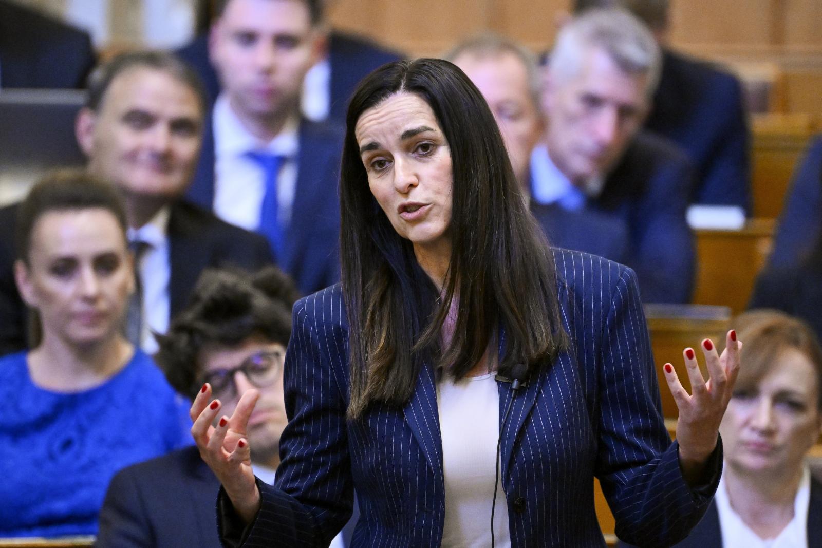 Orbán Anita feljelentést tett a Szijjártó Péter alatt, a Covid-járvány idején történt lélegeztetőgép-beszerzések miatt