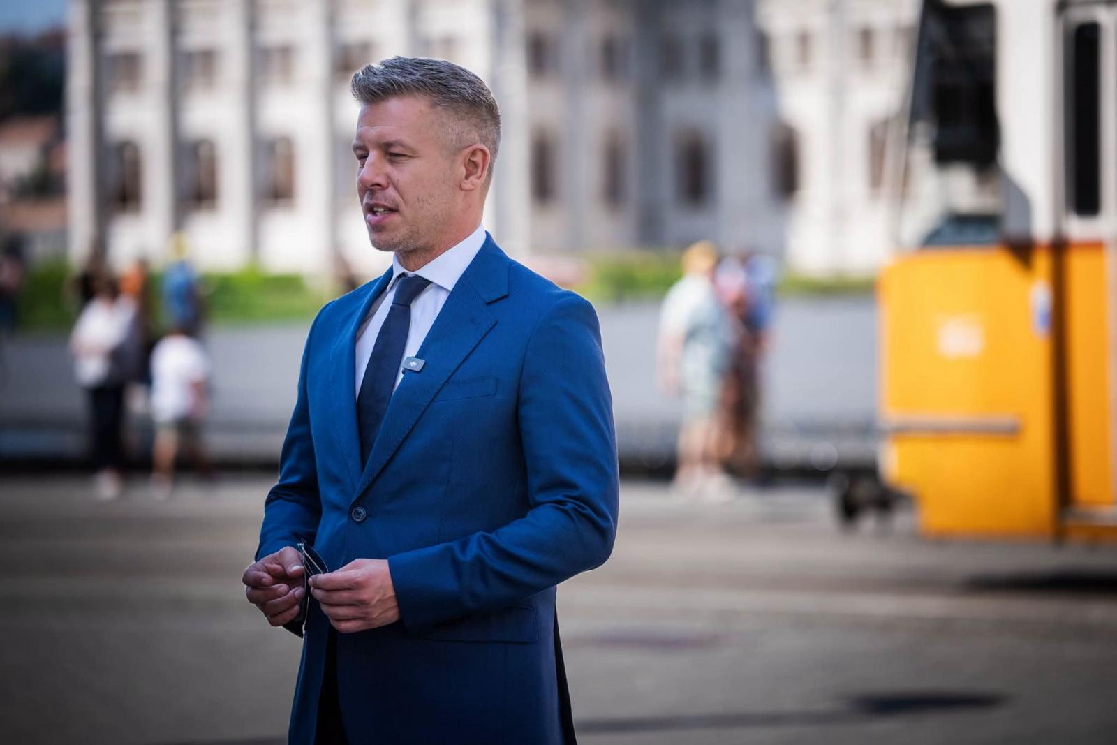 Magyar Péter: Januártól 120 ezer forintra emeljük az öregségi nyugdíj legkisebb összegét