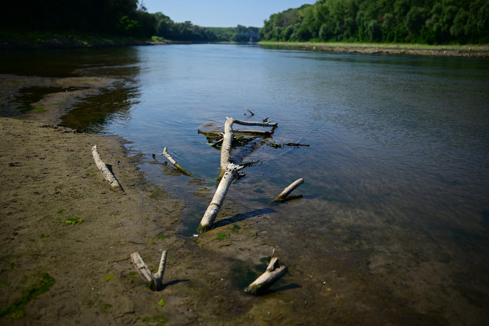 Folyamatosan apad a Tisza, a vízügyi hatóság rendkívüli intézkedésekről döntött