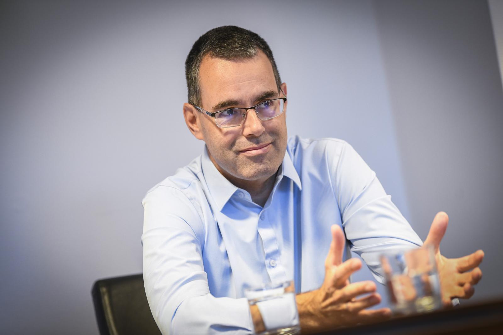 Svéd Tamás: Jelen pillanatban még nemes verseny zajlik aközött, hogy a fejünkre omlik-e a rendszer vagy meg tudjuk állítani az összedőlését