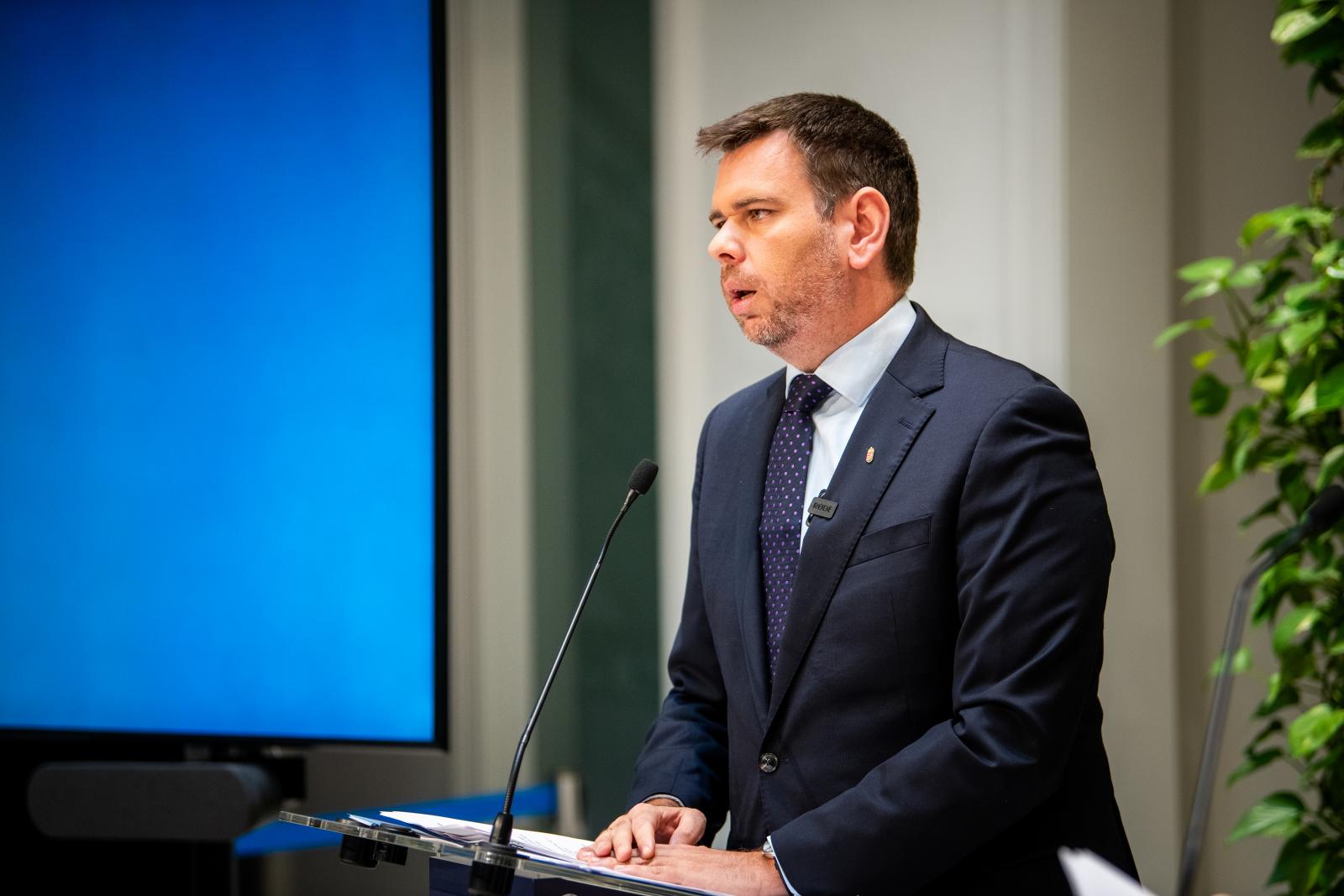 Feljelentést tett az M6-os autópálya-koncesszió miatt Vitézy Dávid minisztériuma