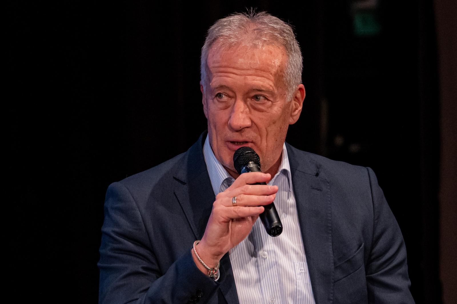  Bozsik Péter, a ZTE-vel korábban bajnokságot nyert edző: „Lehet, hogy a futsalbajnokságban komoly erősítést jelentenének, de egyelőre nem látom, hogy a nagypályás NB I-ben hasonló magasságokba emelnék a ZTE-t"