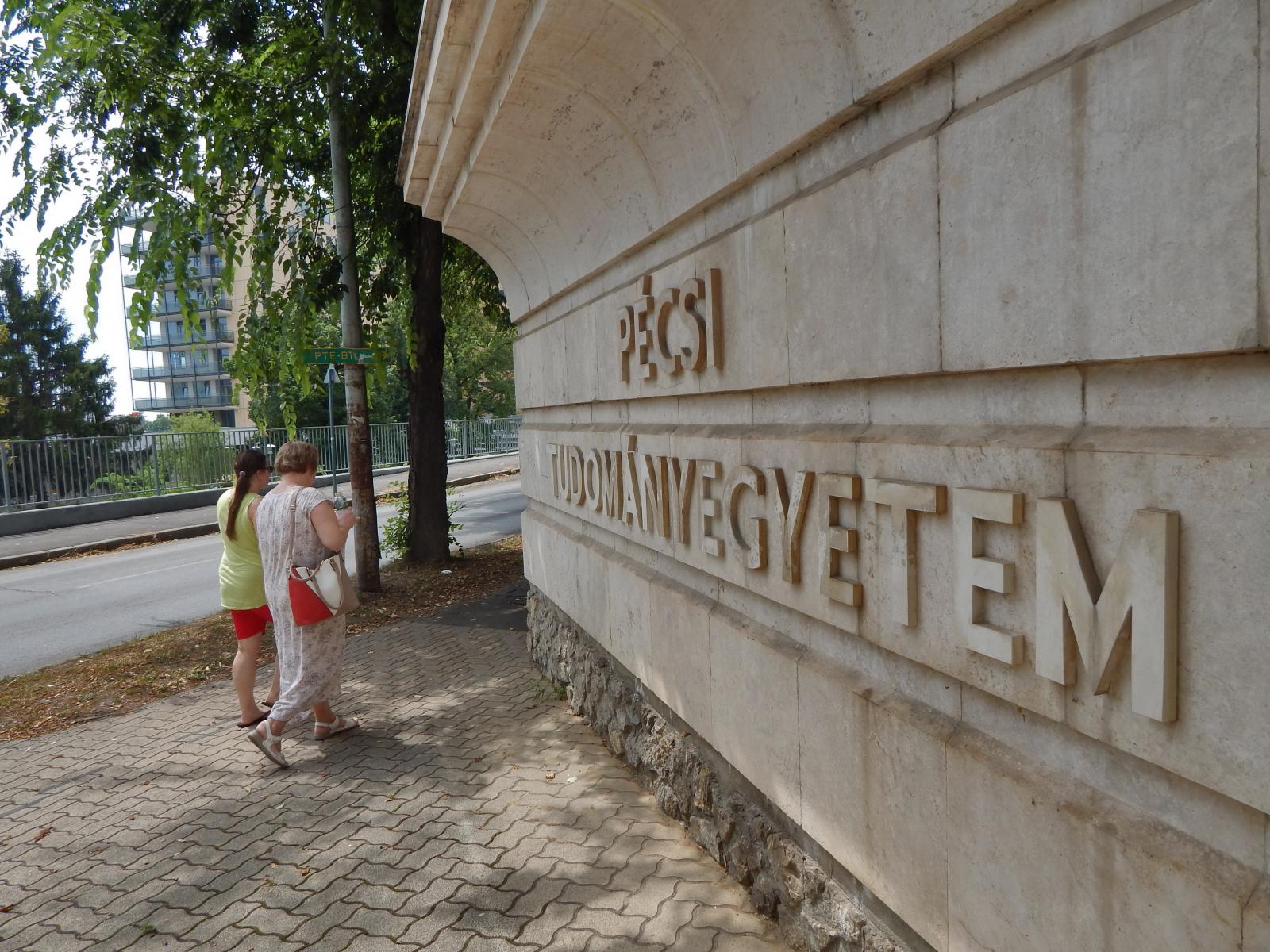 Távozott a Pécsi Tudományegyetemről a filozófusbotrányban érintett dékán