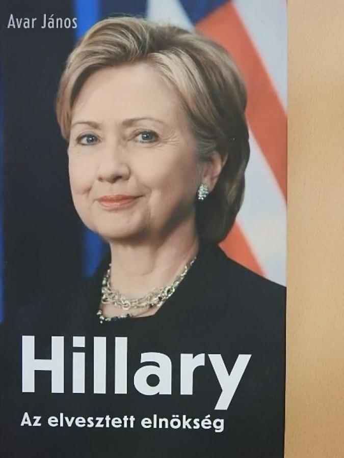 Avar János Hillary Clintonról szóló könyvének címe Madam Presidentről Az elvesztett elnökséggé változott.