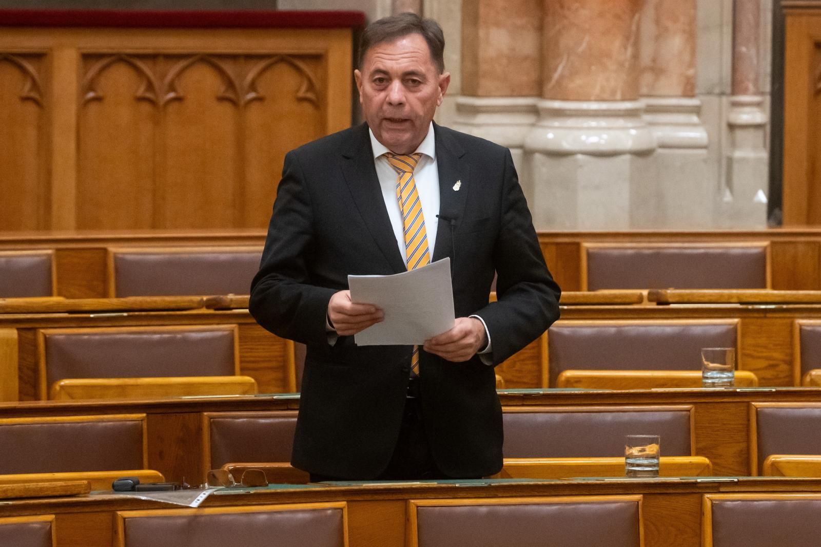 Ügyészségi feljelentést tettek Pócs János ellen, a fideszes képviselő pénzt fizethet interjúkért