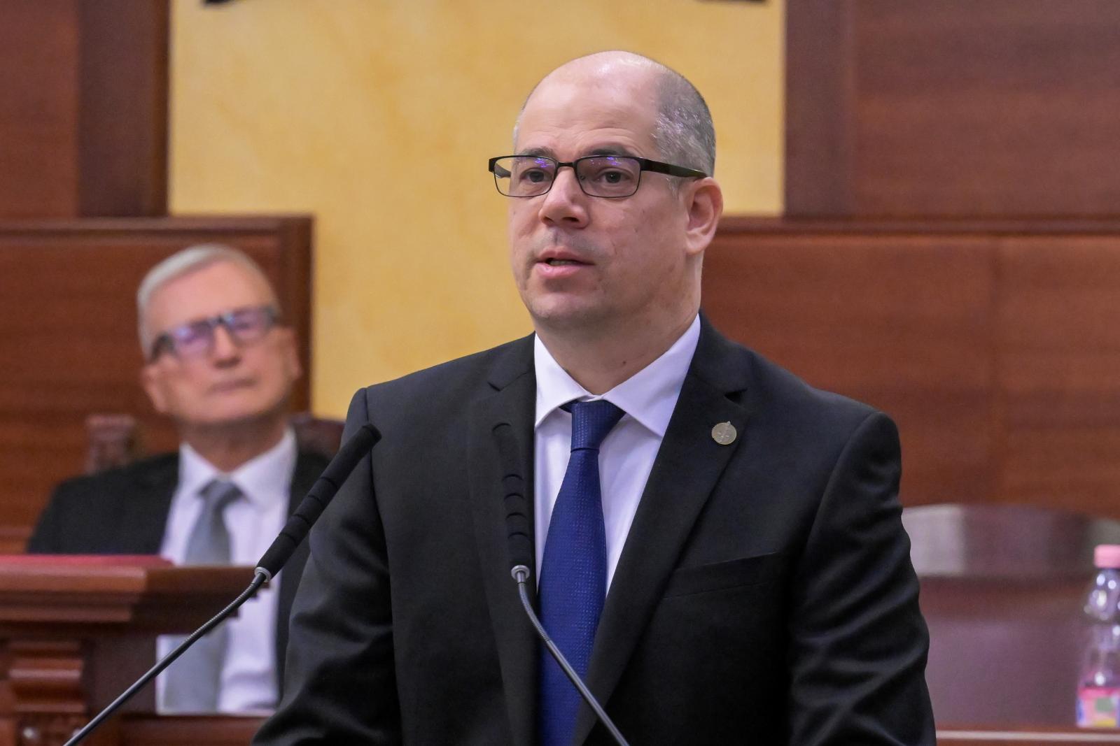 Örökölte Polt Péter fürdőszobás irodáját a lemondott legfőbb ügyész