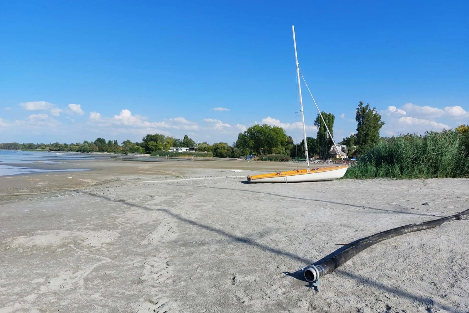A szomszéd fürdőhelyre szivattyúzta az iszapot a balatonlellei jachtklub