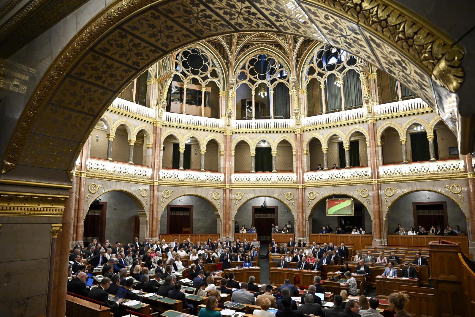 Felfüggesztette Kocsis Máté, Panyi Miklós és Pócs János mentelmi jogát a parlament