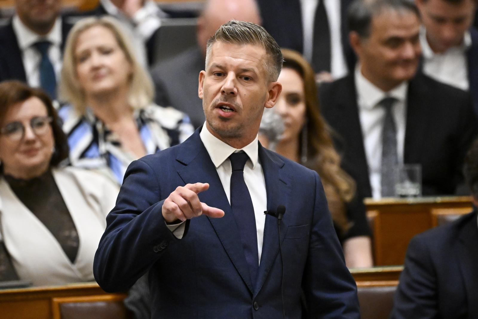 Magyar Péter: Megszünteti a Tisza a megyei közgyűléseket