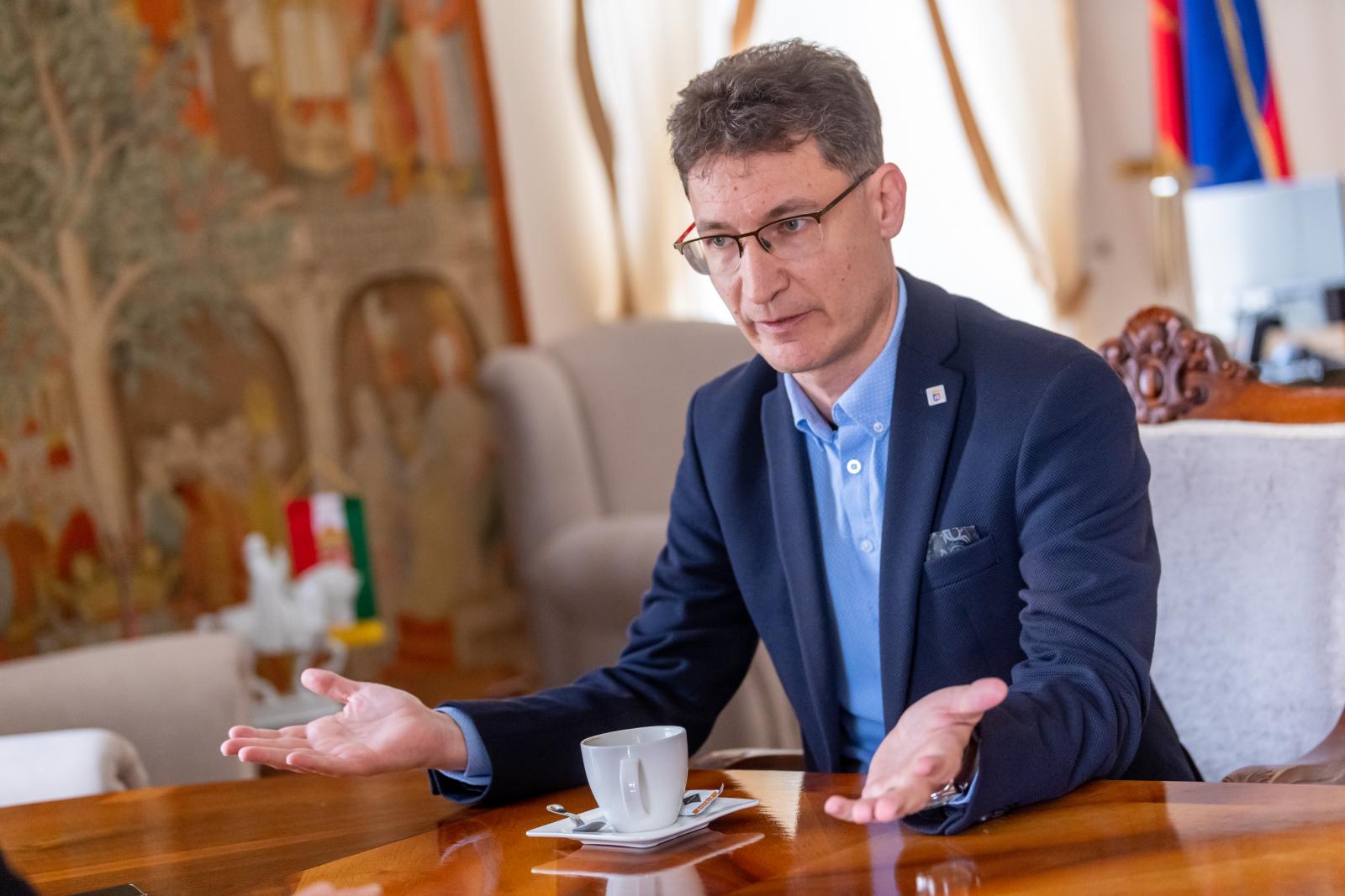 Cser-Palkovics András: Jó, hogy a kormány mégsem kívánja teljesen eltörölni a múltat