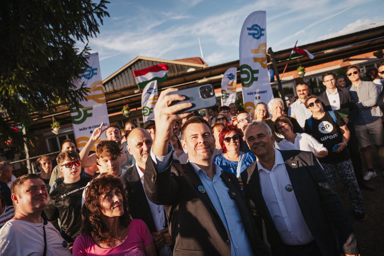Europion: Lassan olvad a Tisza előnye, Vitézy Dávid még népszerűbb politikus lett