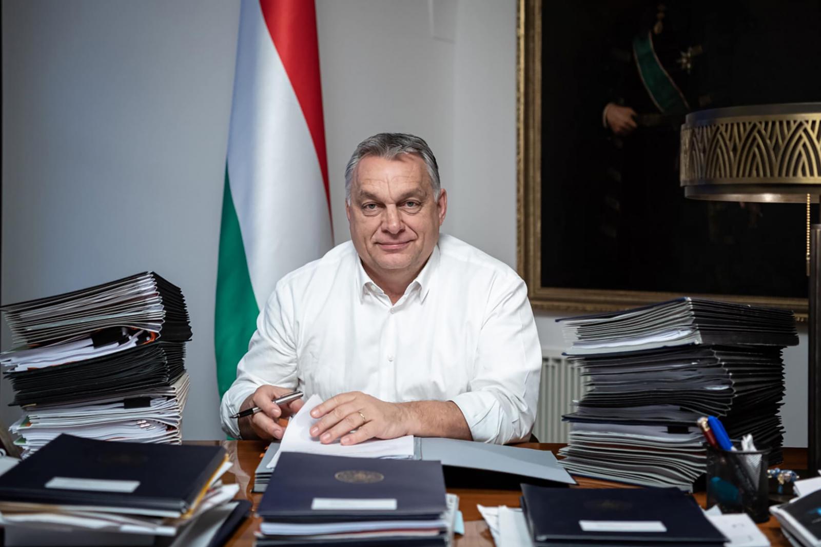 Orbán Viktor dolgozószobájában feküdt az Iparművészeti Múzeum egyik használat közben megrongálódott szőnyege