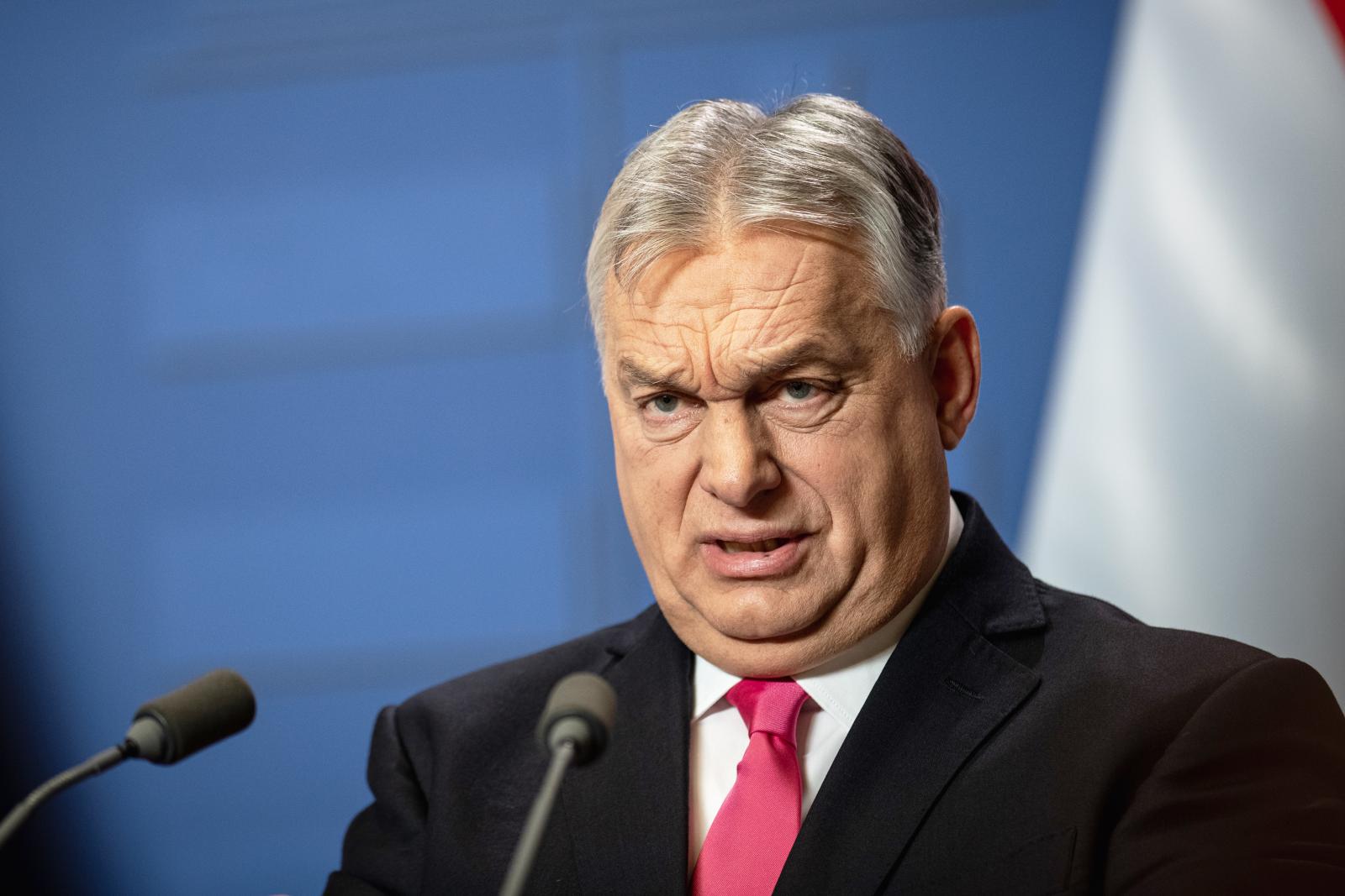 Cáfolták, de Orbán Viktort nem akadályozta meg abban, hogy terjessze a III. Károlynak küldött ajándék lovak visszaköveteléséről szóló álhírt