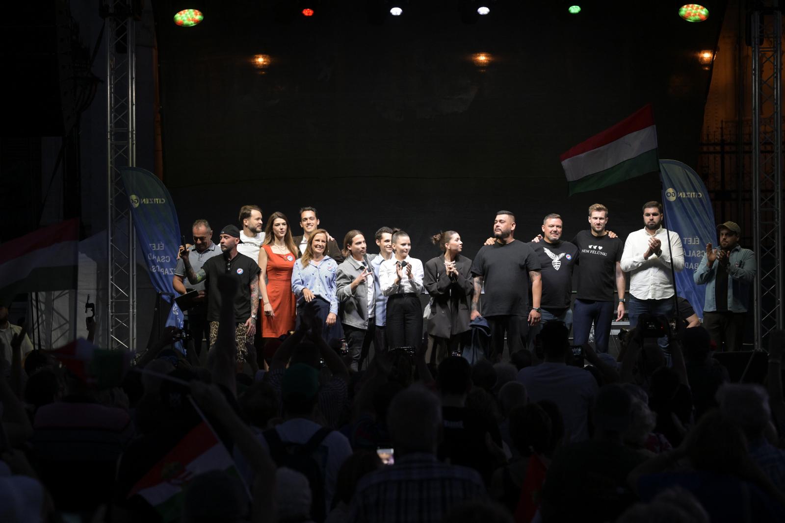 A Szerencsejáték Zrt. székházának irodájában készült videóval buzdított a kormányellenes tüntetésen való részvételre a Fidesz újbudai képviselője