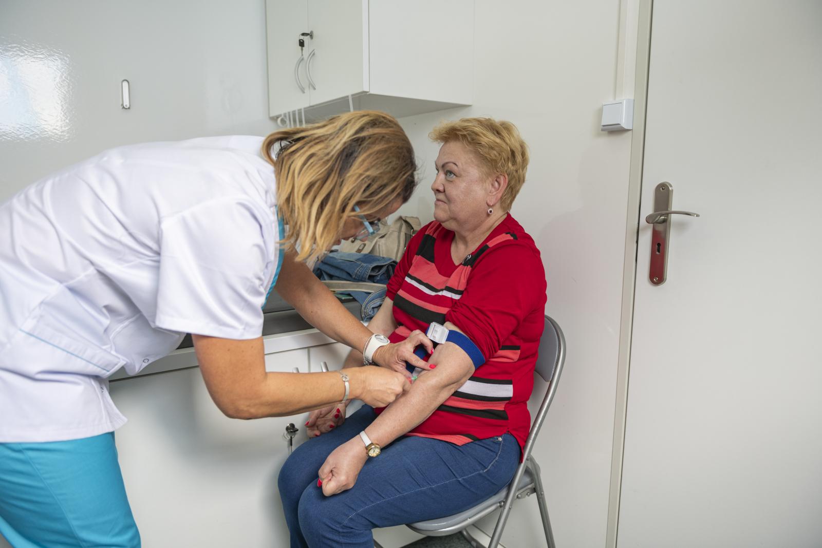 „Nem körmöst adunk, hanem segítséget” – Július óta külön vizsgálja az OKFŐ a kórházak súlyos betegbiztonsági eseményeit