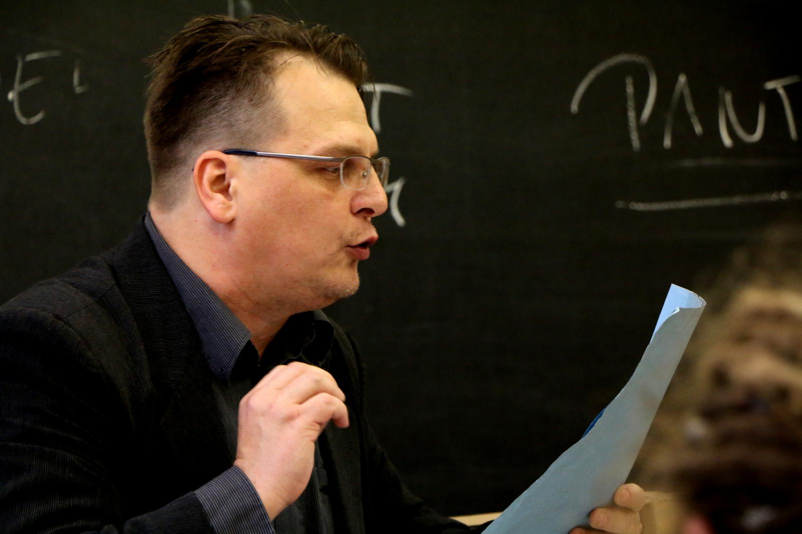 Klamm magyaráz
