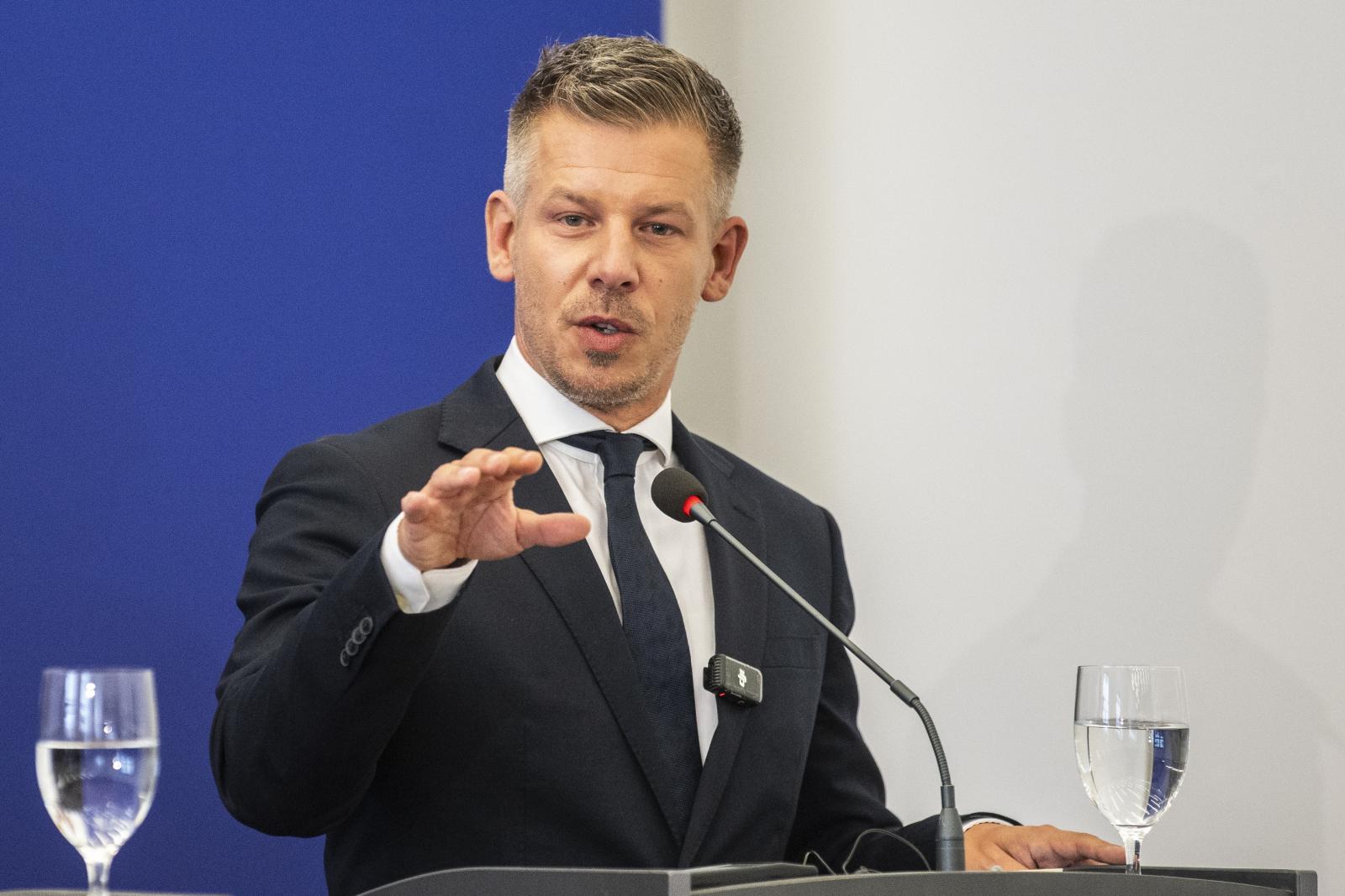 Magyar Péter nem akar brüsszelezni, de szerinte nincs rendben a napi egymillió eurós bírság