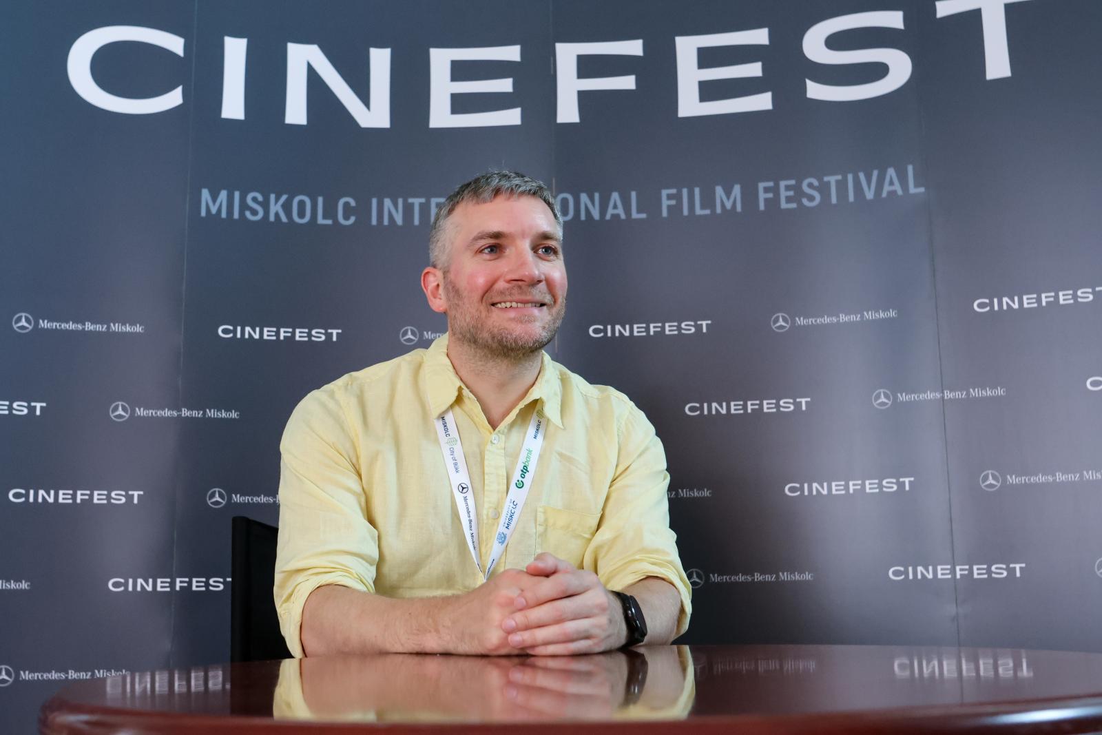 Matthew Walker elmondta, hogy a filmben megpróbáltak minél több mindent kézzel megcsinálni