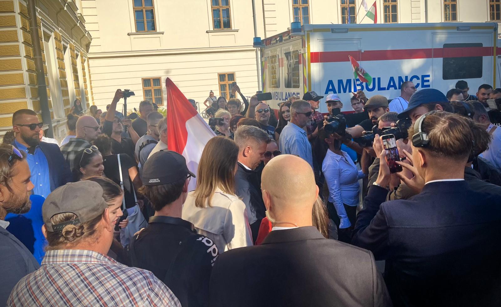 Nincs teljes egyetértés a Tisza-szimpatizánsok közt abban, hogy a „kis halakat” vagy a „nagy halakat” kéne előbb lecsukni