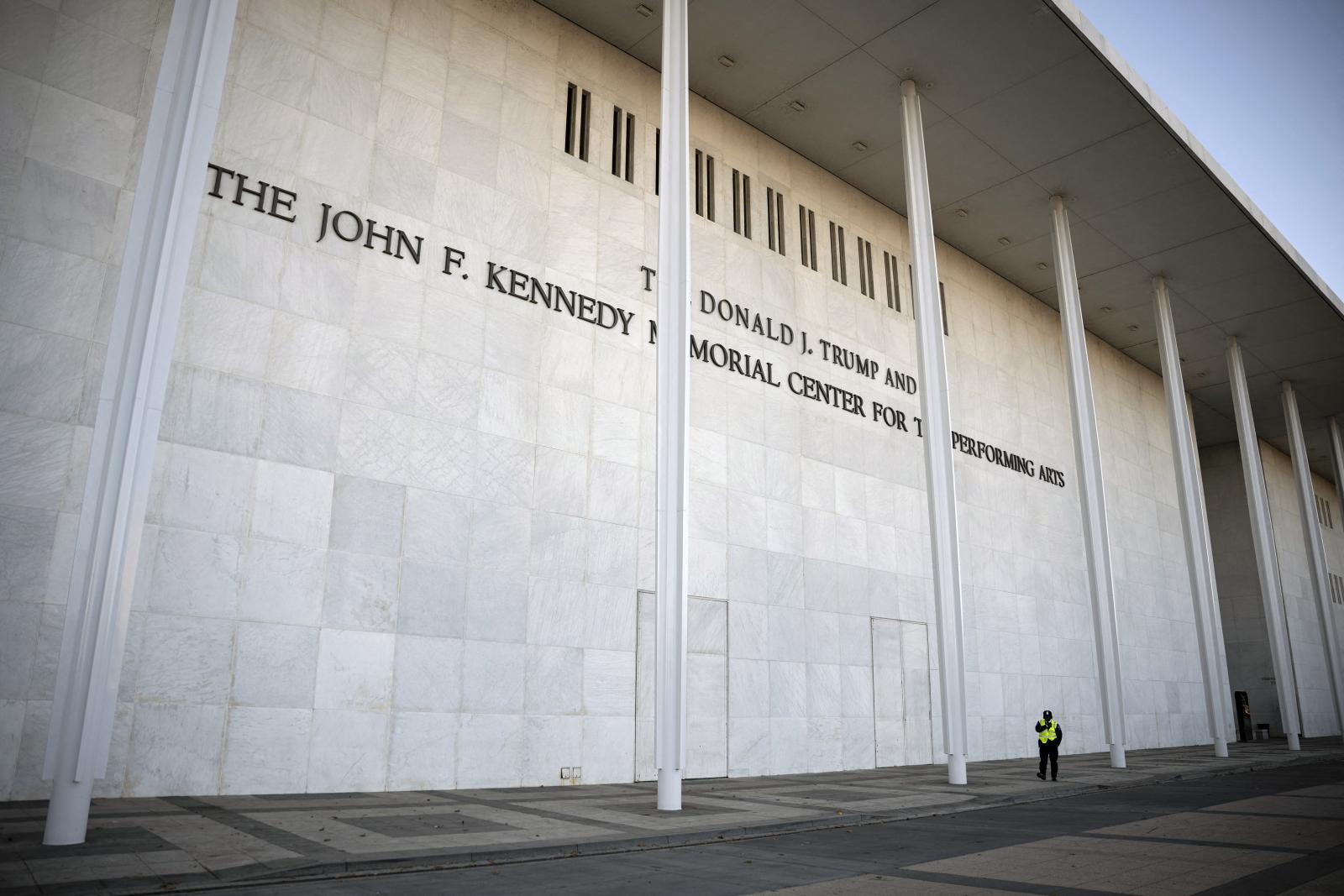 Végjáték a Potomac partján: bezárják a Kennedy Centert