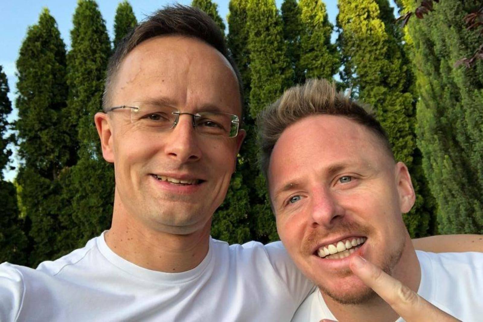 Elég volt egy baráti üzenet Szijjártó Péternek, és Dzsudzsák Balázs máris megkapta diplomata-útlevelét