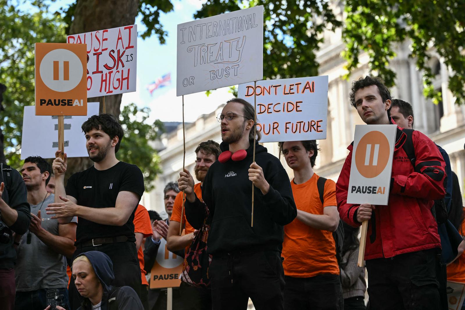 Nem az AI viszi el a legtöbb állást, de a pályakezdők már érzik az átalakulás árát