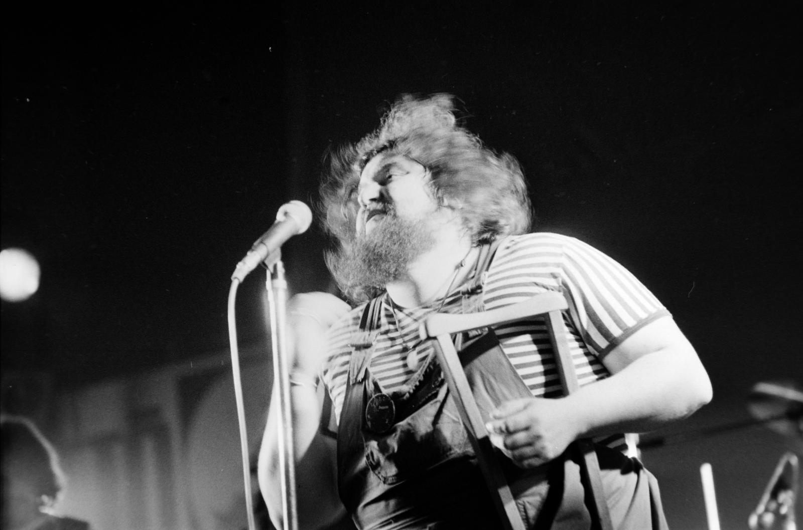 Deák Bill Gyula Tiszaligeten a Hobo Blues Band és a P. Mobil együttes közös koncertjén 1981. április 6-án