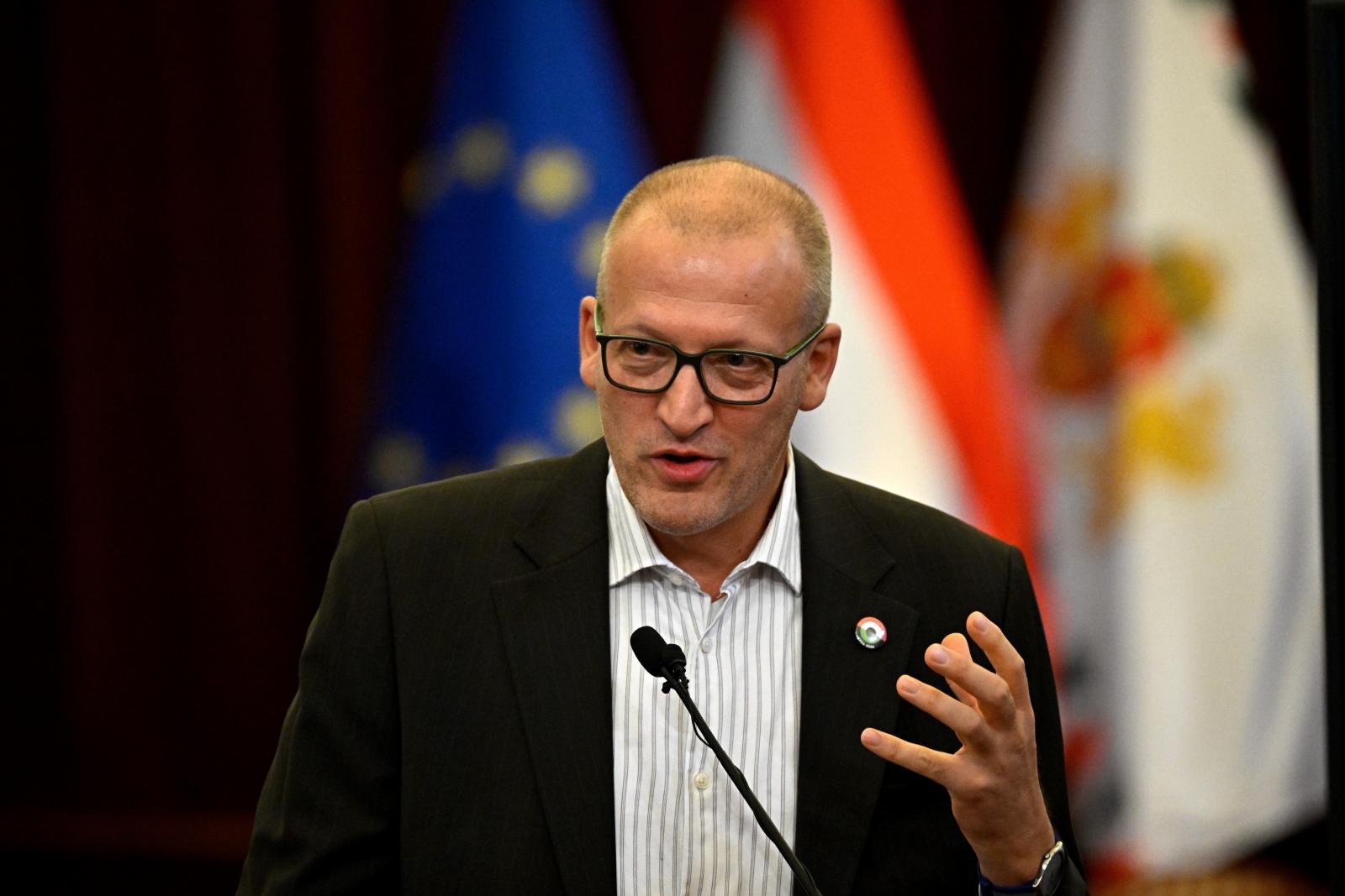 Tarr Zoltán szerint ahogy beléptünk a szabadság kapuján mindjárt megjelenik, hogy magyarok vagyunk, újra sokfélét akarunk