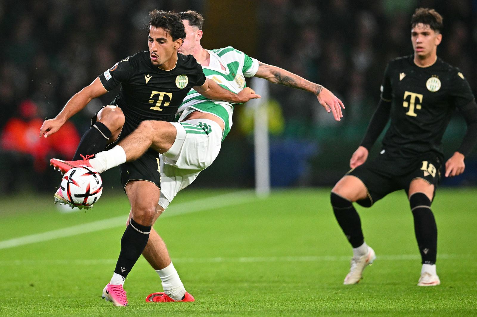 Daniel Arzani (feketében, balra), a Ferencváros jelenlegi és a Celtic egykori játékosa hatalmas bombagóllal vette ki a részét a győzelemből