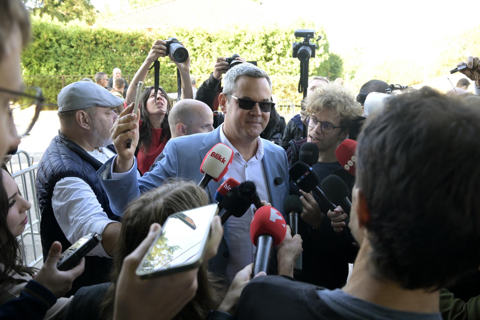 Takács Péter, a Fidesz országgyűlési képviselője érkezik a párt találkozójára a kötcsei Dobozy-kúriához 2026. szeptember 12-én