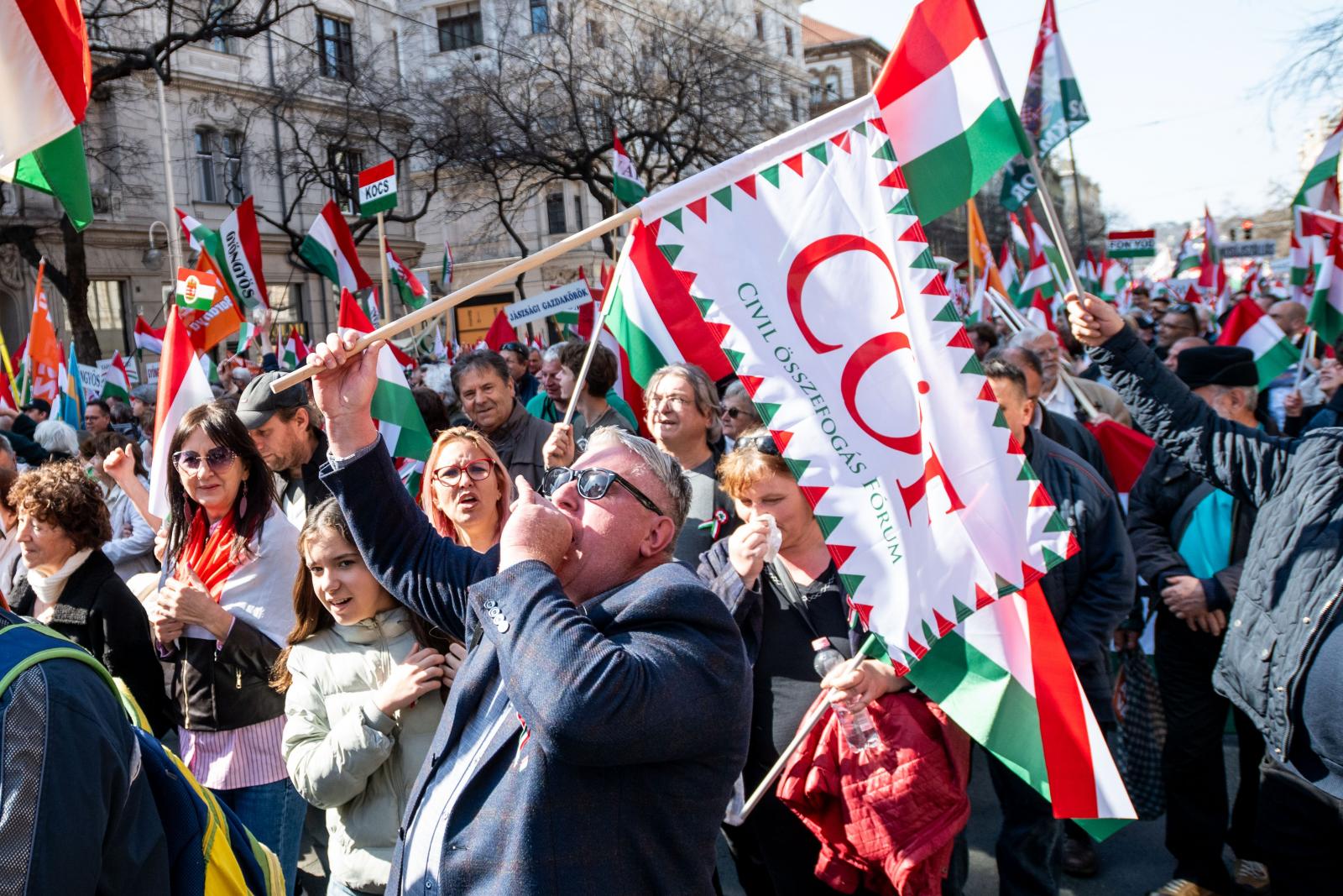A CÖF-CÖKA a szellemi honvédelem keretében segíti a polgárok adóforintjaival történő gondos gazdálkodást