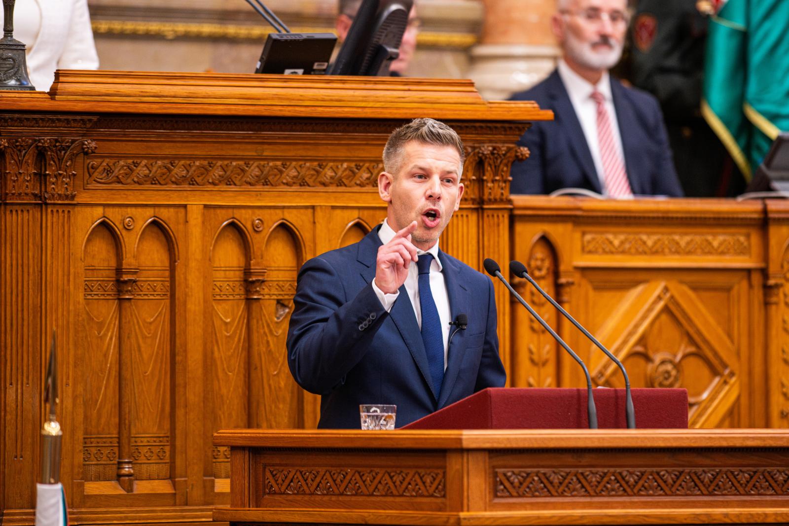„Nyomozati iratok meghamisításával mizu?” – Magyar Péter az ügyészséget bírálta