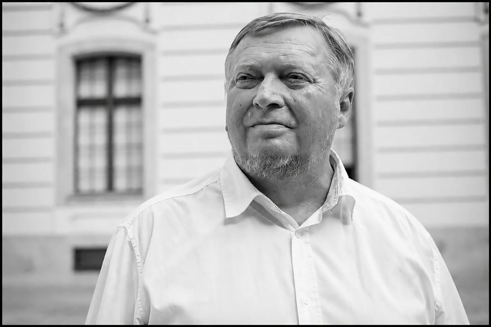 „Csak egy kis értelmet a reménynek” – Ma temetik Egerben dr. Hauser Zoltánt