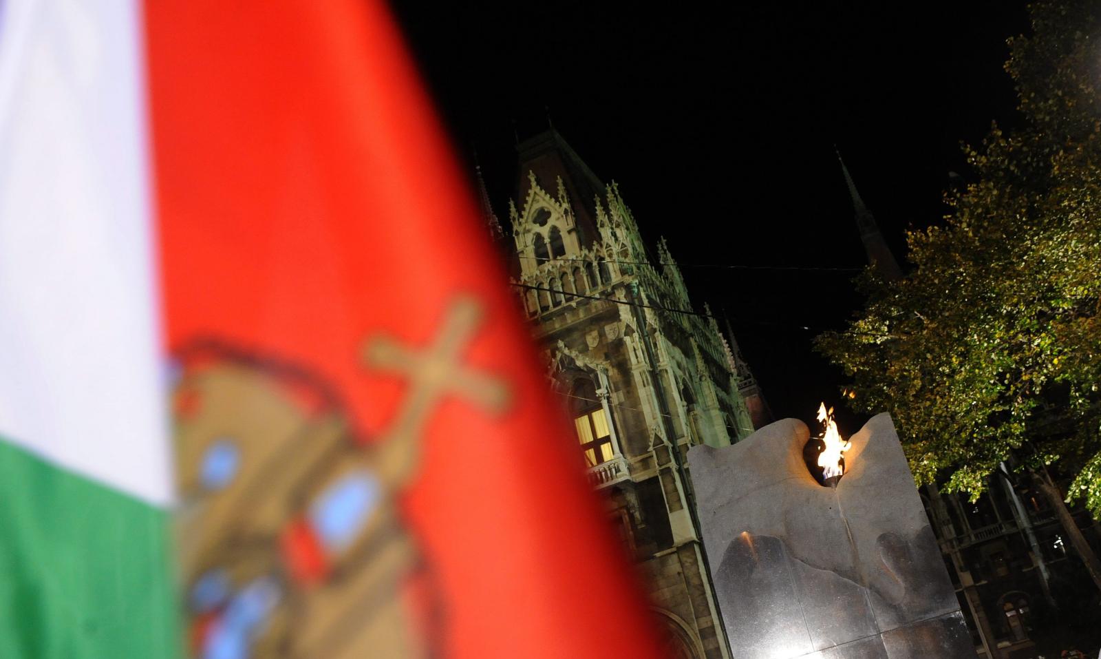 Petíciót írtak Forsthoffer Ágnesnek, visszaállítanák a Kossuth térre a Forradalom Lángja című 1956-os emlékművet