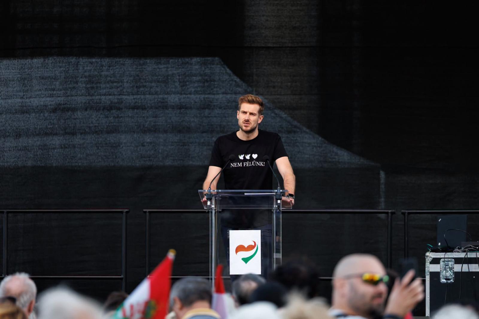 Kirúgták a Szerencsejáték Zrt. székházában tüntetésre buzdító videót készítő fideszes politikust