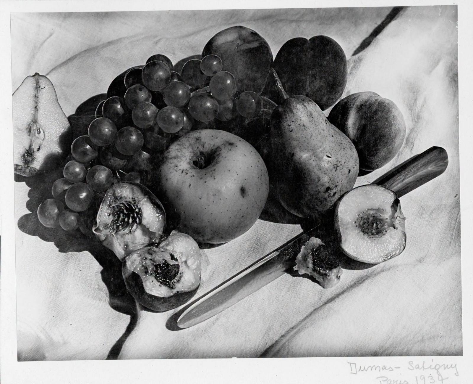 Dumas–Satigny: Gyümölcsök, kés, Párizs (1934)
