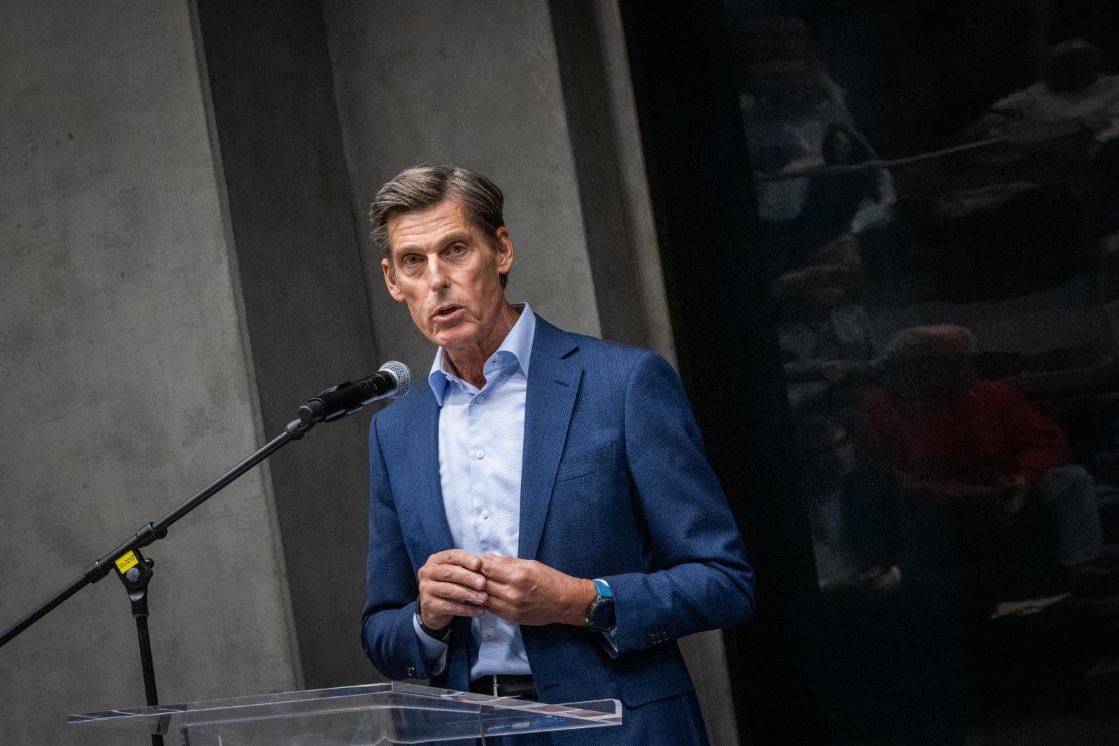 Karácsony Gergely főpolgármester beszédet mond a World Press Photo 2026 kiállítás megnyitóján a budapesti Biodómban 2026. szeptember 24-én