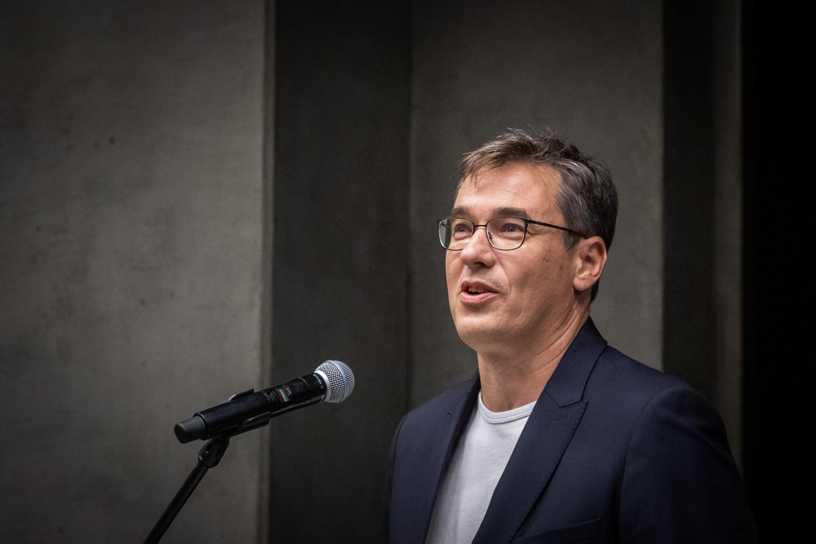 Karácsony Gergely főpolgármester beszédet mond a World Press Photo 2026 kiállítás megnyitóján a budapesti Biodómban 2026. szeptember 24-én