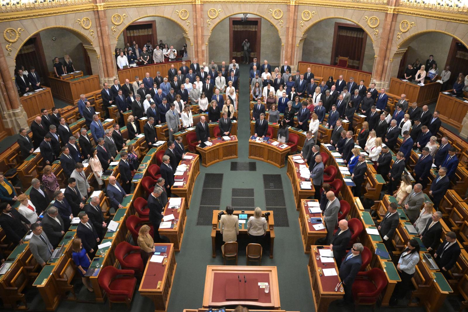 Két ülést tart hétfőn a parlament, a mentelmi ügyekben és a legfőbb ügyész megválasztásáról is döntés születhet