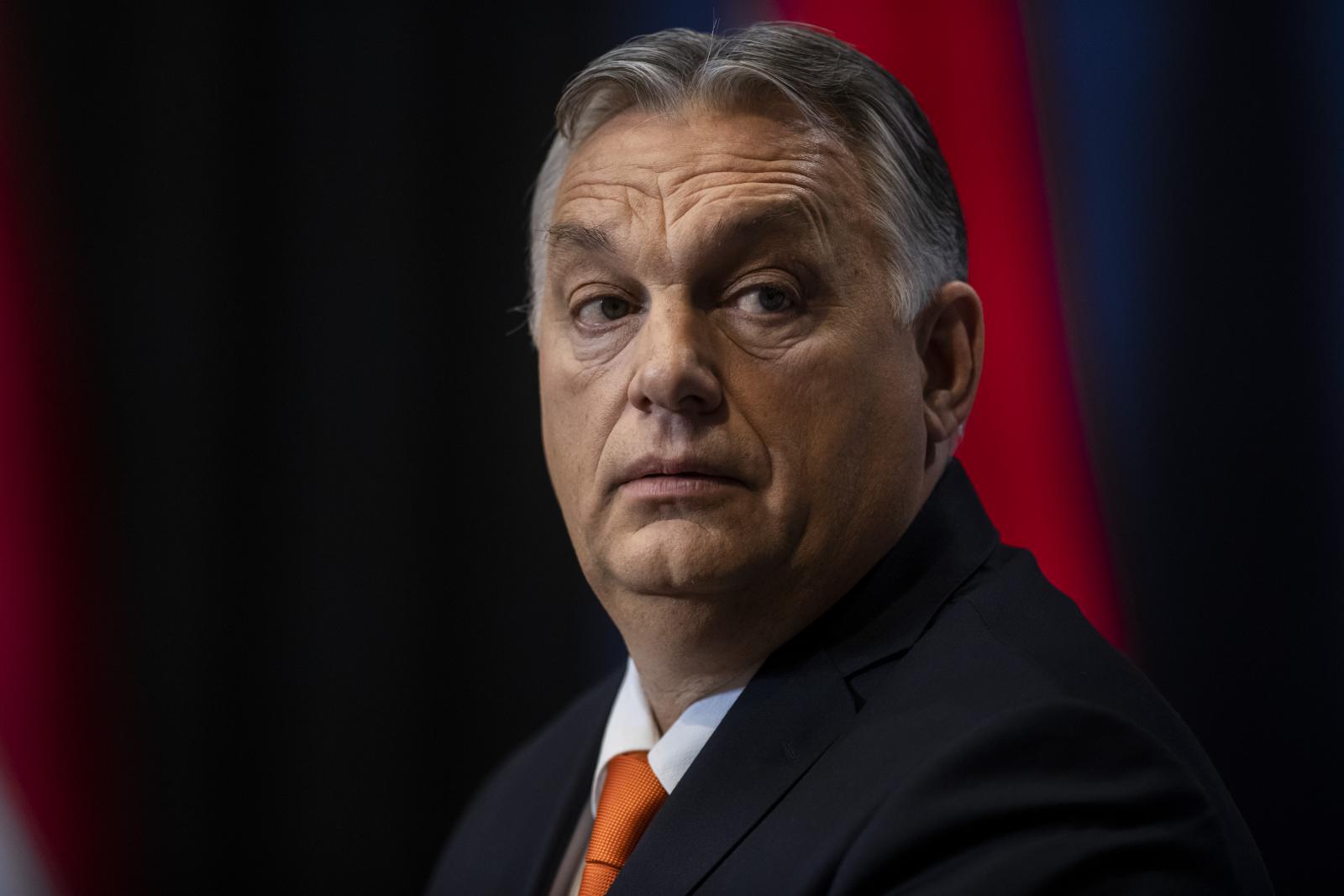 Listázni kezdte a vagyonvédelmi hivatal munkatársait a Fidesz