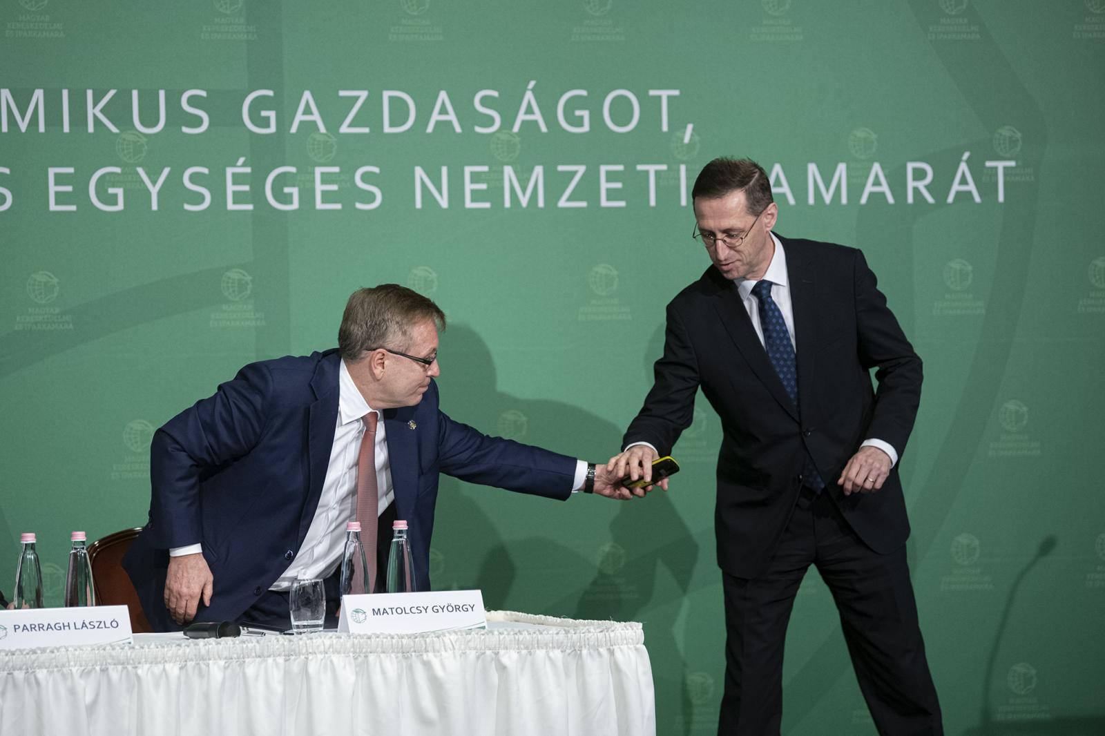 Matolcsy Györgyöt és Varga Mihályt fogja meghallgatni legközelebb a jegybanki visszaéléseket feltáró vizsgálóbizottság