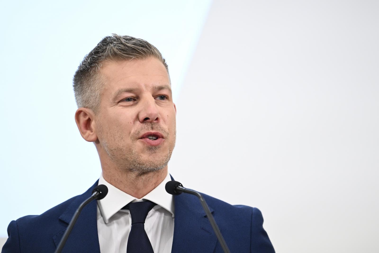 Magyar Péter nyilvános elhatárolódást vár a Katolikus Egyháztól Osztie Zoltán prédikációja miatt