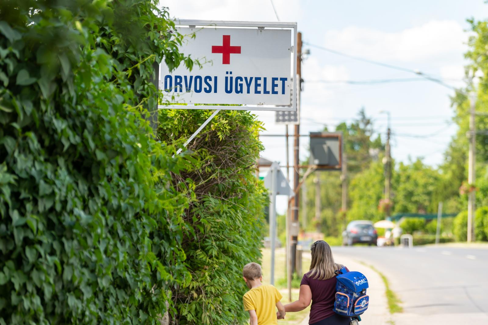 Tízből kilenc magyar betegnek nincs szüksége sürgős ellátásra, mégis az ügyelethez fordul, eközben van olyan budapesti ügyelet, amelyre óránként egy beteg sem jut