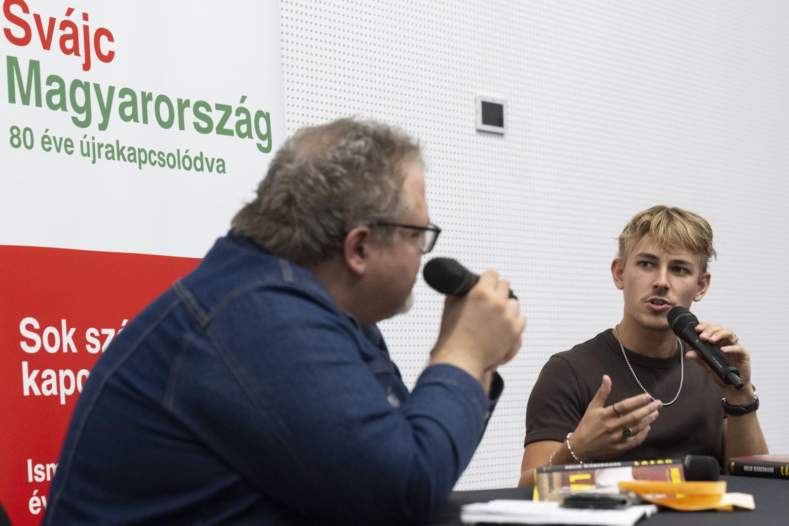 Magyar családregénnyel lett világhírű – Nelio Biedermann volt a könyvfesztivál pénteki sztárvendége