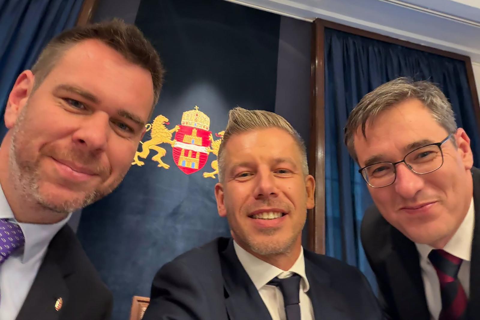 A VEKE elnöke halálosan megfenyegette Magyar Pétert, Vitézy Dávidot és Karácsony Gergelyt