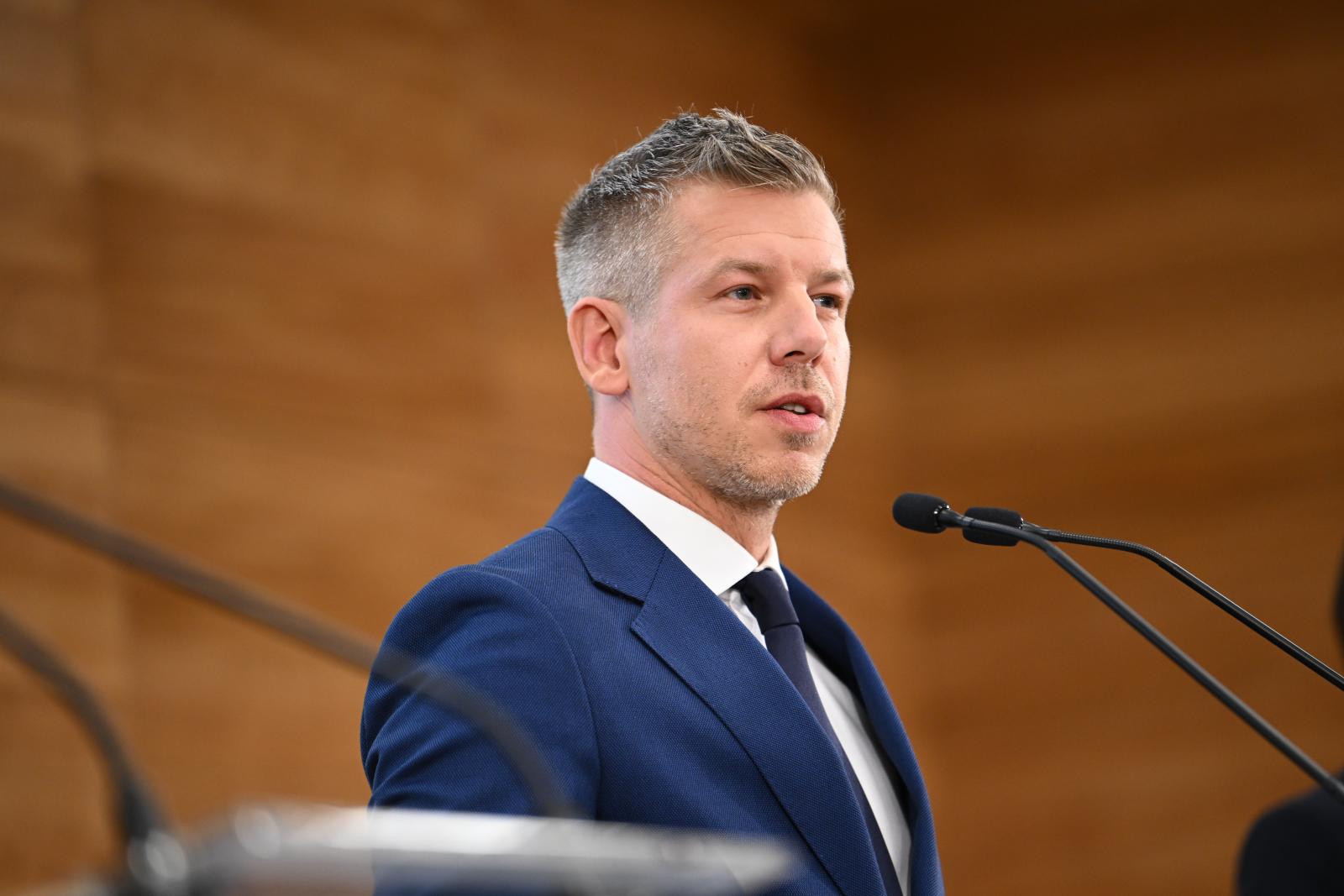 A norvég közmédia szerint lemondták a Magyar Péterrel egyeztetett interjút, a kormányfő tagad