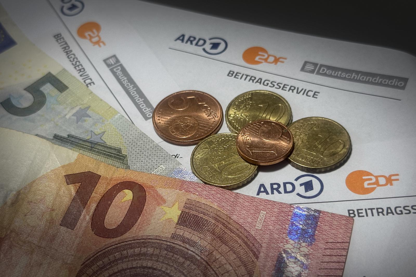 A francia válság már az eurót rángatja, Orbán Viktor szövetségesei az Élysée-palota felé tartanak