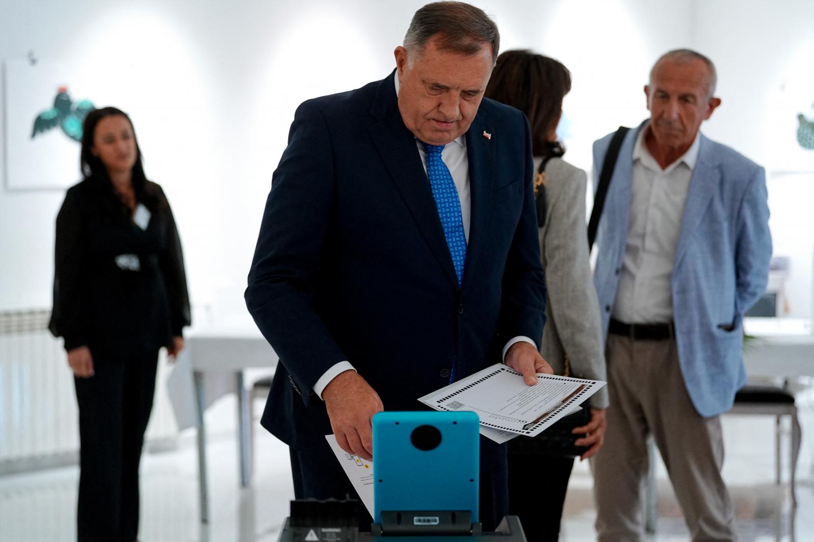 Milorad Dodik a háttérből is győzött, a megosztottságot erősítette a bosznia-hercegovinai választás
