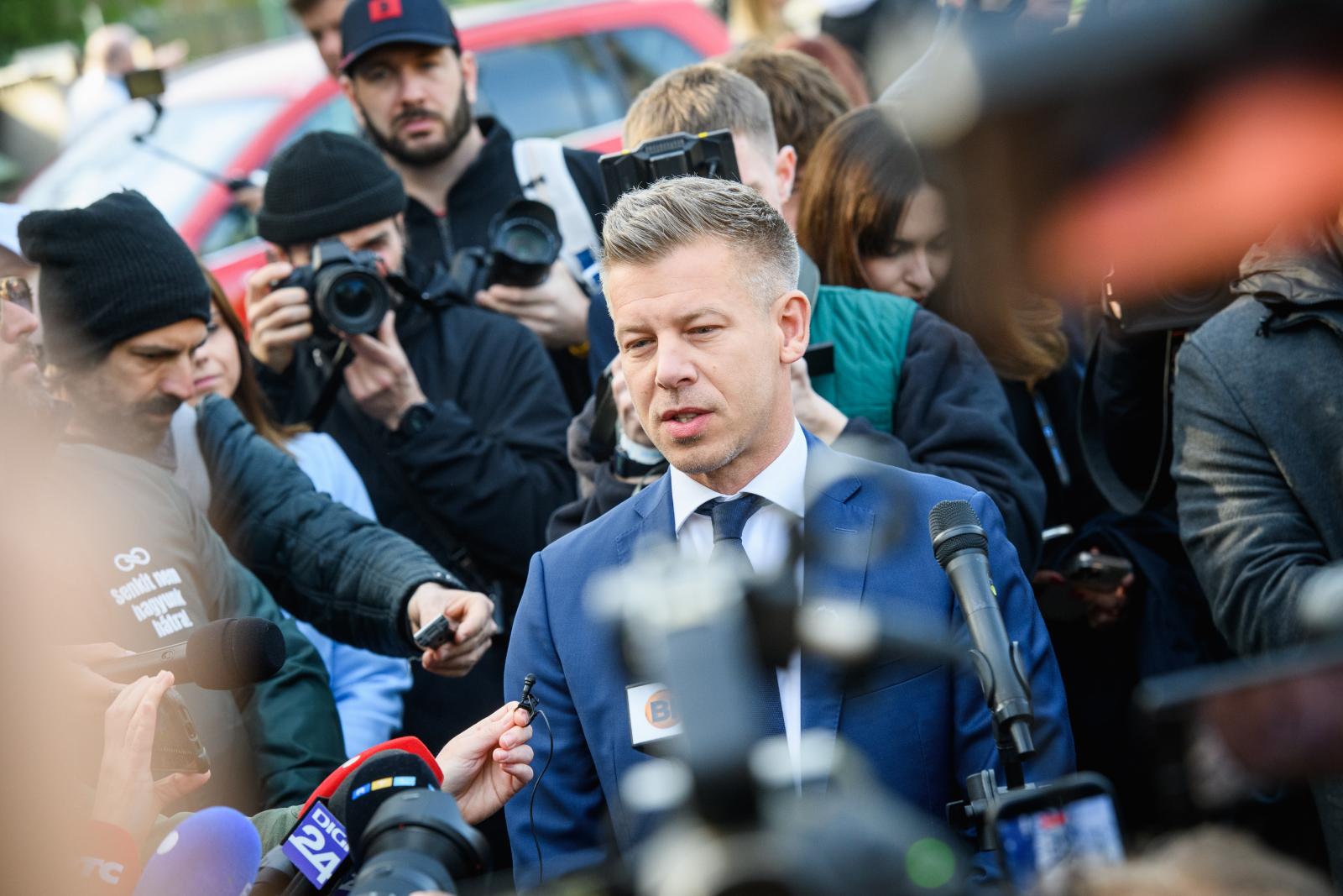 A norvég közmédia elismerte, hogy nem volt fix találkozó lebeszélve Magyar Péterrel, időpontot kértek a miniszterelnöktől