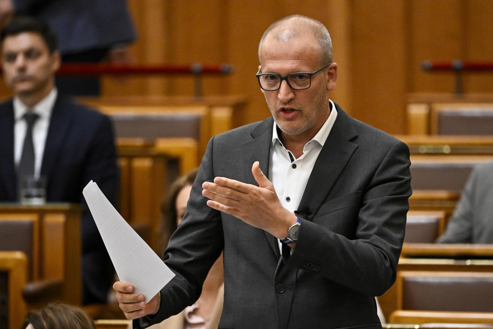 Pályázatot írt ki a kormány a határon túli magyar sajtó támogatására
